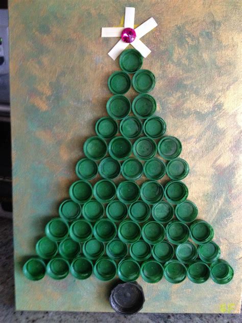 DIY Xmas tree made from recycled bottle caps. | Decoração de natal ...