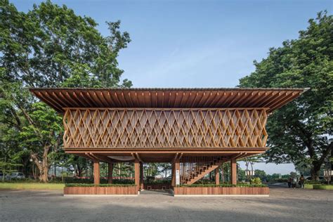 This outdoor library in Indonesia is made entirely out of FSC-certified wood | Åvontuura