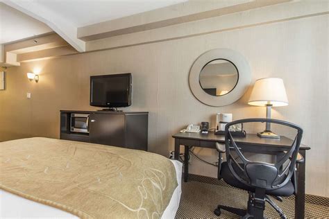 Comfort Suites Downtown Montreal, QC - See Discounts