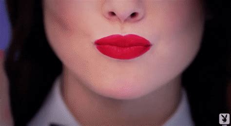 Mwah Kiss GIFs - Find & Share on GIPHY