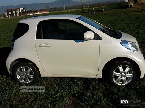 2010 Toyota IQ - Car Photo and Specs