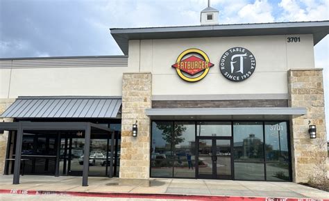 Fatburger, Round Table Pizza open first co-branded location | Snack Food & Wholesale Bakery