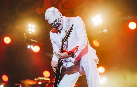 Wes Borland shares clips of new Limp Bizkit songs from studio