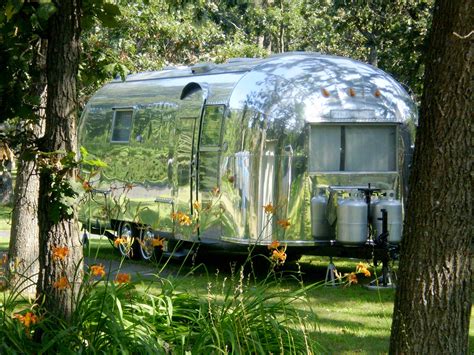 beautiful silver bullet | Rv pictures, Airstream, Classic campers