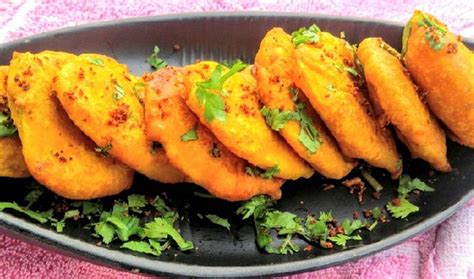 6 Most Delicious Street Food of Maharashtra - lifeberrys.com