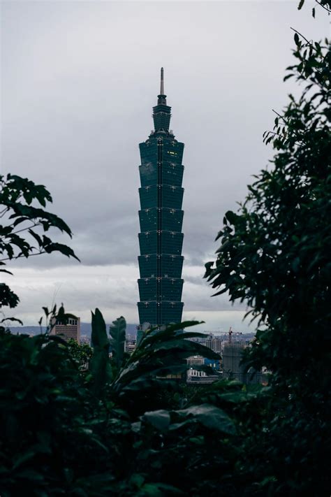 Taipei 101 Observatory under a Cloudy Sky · Free Stock Photo