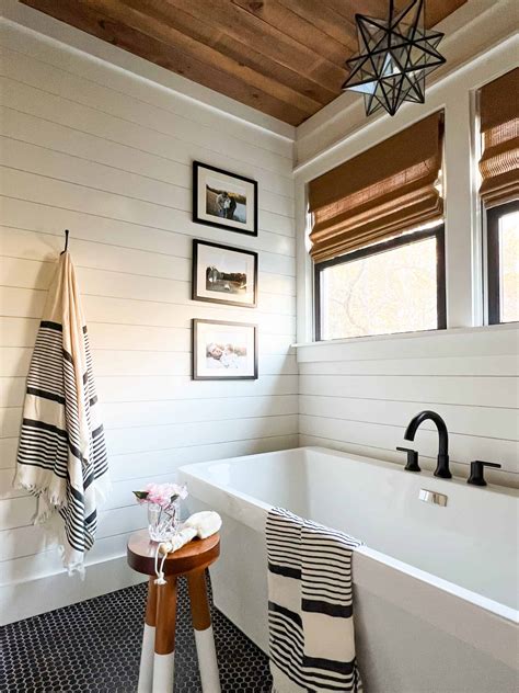 Farmhouse bathroom design inspiration - Home like you mean it