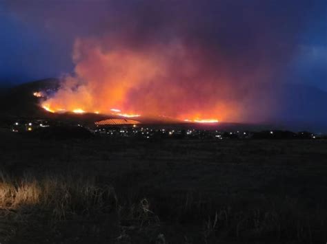 UPDATE 11 p.m.: Roads closed by large brush fire reopen in Lahaina ...