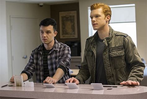 ‘Shameless’ Recap: Season 7, Episode 11 — Noel Fisher on Mickey/Ian ...