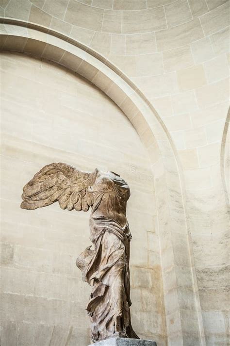 Winged Victory Of Samothrace Sculpture At Louvre Editorial Stock Image ...