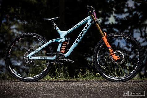 Rachel Atherton's Trek Session 9.9 - Bike Check - Pinkbike