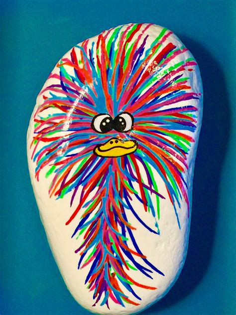 Funny, crazy haired bird. Painted rock. | Steine bemalen, Steine, Steinkunst