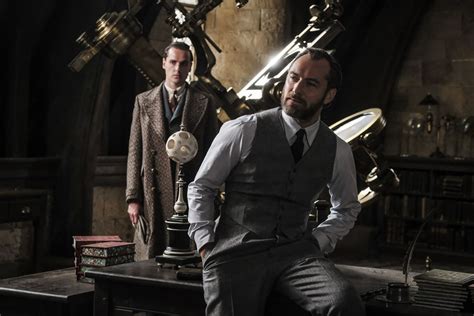 Young Dumbledore, Grindelwald star in new Fantastic Beasts sequel ...