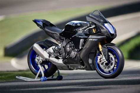 Spesifikasi Yamaha R1M, Motor Sport Keren Versi Terjangkau - Blibli Friends