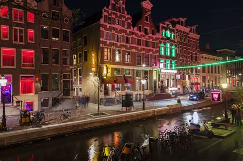 What to Expect in the Amsterdam Red Light District