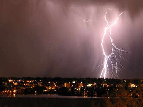 File:L∞senut - Lightning bolt! (by-sa).jpg - Wikimedia Commons