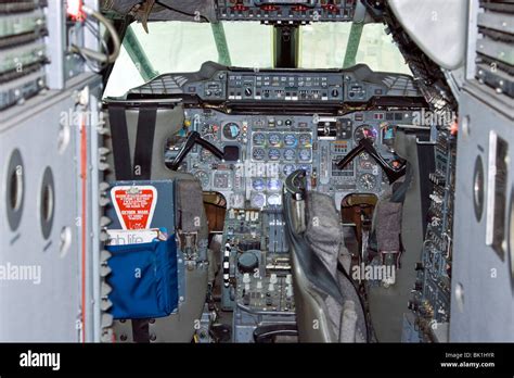 Concorde Cockpit Stock Photo: 28924891 - Alamy