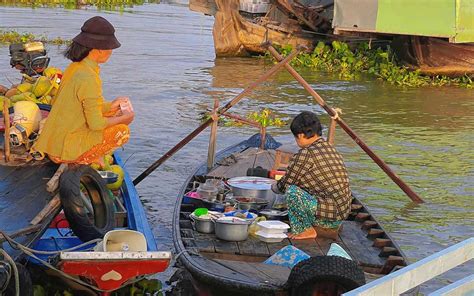 Long-Xuyen-Floating-Market-6 - Scooter Saigon Tours