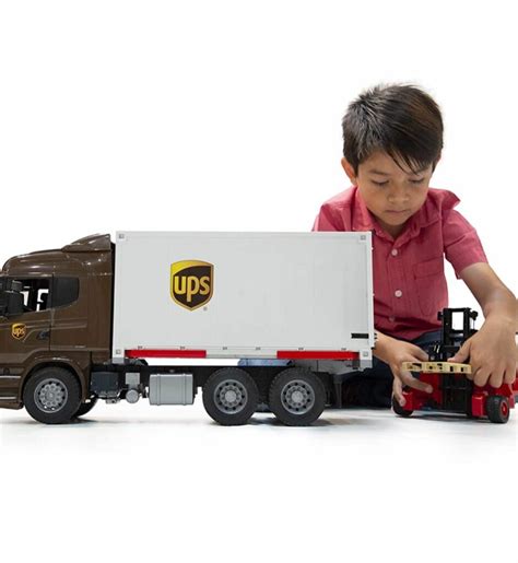 UPS Logistics Truck – Geppetto's Toy Box