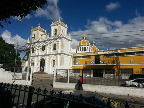 Iglesia de la villa de Mixco, Guatemala | Guatemala, House styles, Mansions