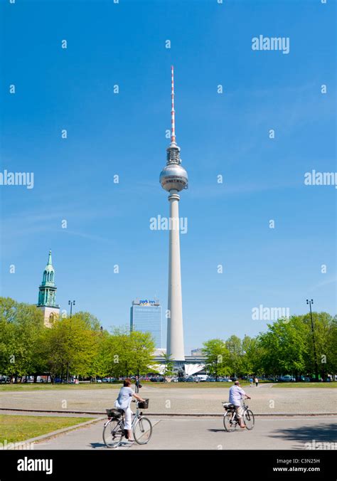 Fernsehturm berlin hi-res stock photography and images - Alamy