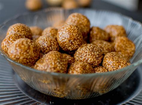 Til Ke Ladoo Recipe - Sesame Ladoo Recipe by Archana's Kitchen