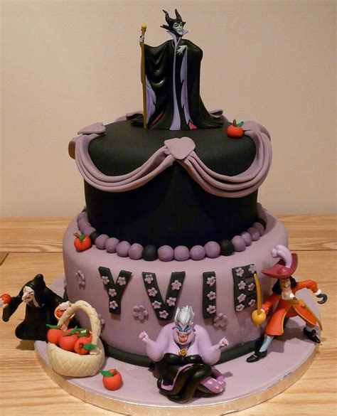 How much do you love this Disney villains cake from Let Them Eat Cake?!? #DisneyCakes | Disney ...