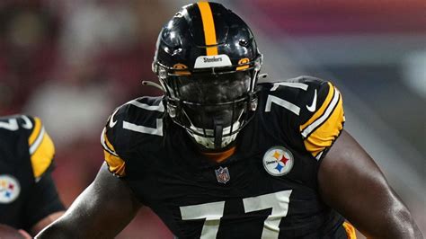 Steelers first-round LT Broderick Jones happy to 'sit back' behind Dan Moore Jr.: 'I like to ...