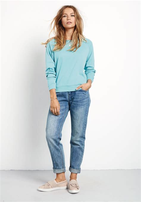 Long-Sleeve Cotton Top in 2020 (With images) | Boyfriend jeans, Raglan ...