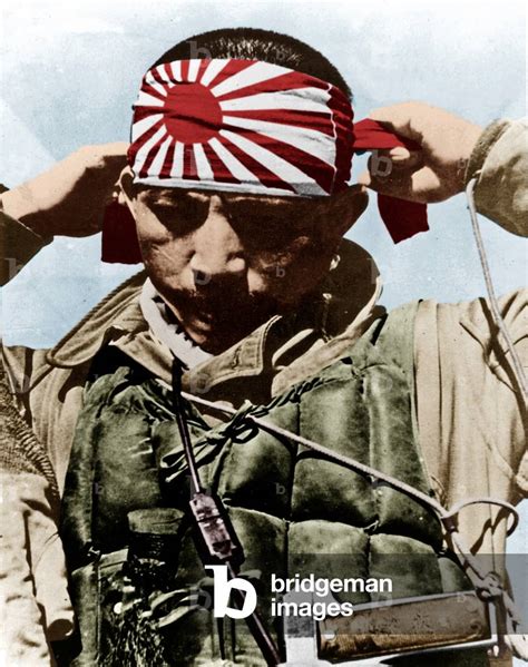 Image of Japanese Kamikaze putting on his Rising Sun forehead bandeau ...