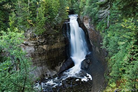 10 Easy Hikes To Add To Your Outdoor Bucket List In Michigan