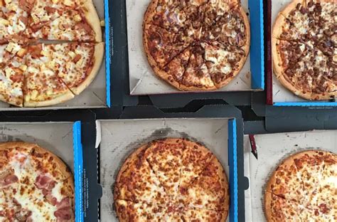 Domino's Brooklyn Style Vs Hand Tossed Pizza | Which Is Better - TheFoodXP