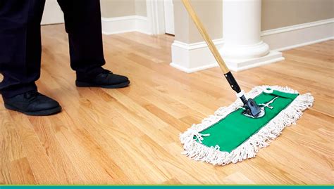 7 Tips to Clean Hardwood Floors and Make Them Look New!