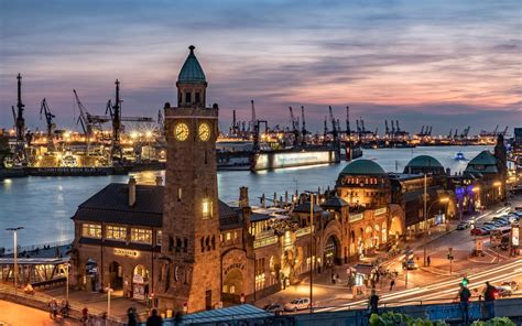 Noche de la ciudad, río, puerto, edificios, luces, Hamburgo, Alemania ...