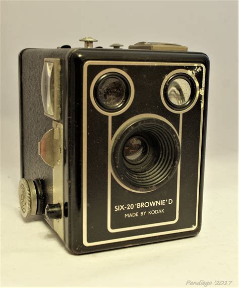 Kodak Six-20 Brownie Model D (1946) - 620 film camera (UK - Metal body ...