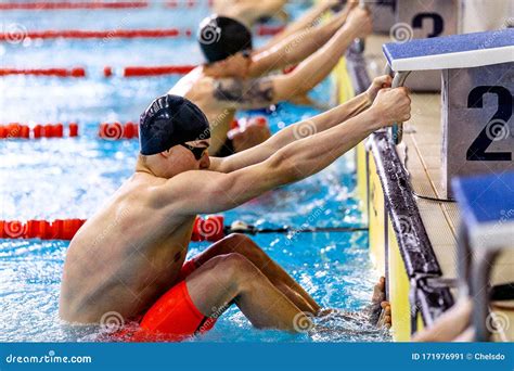 Start men backstroke swim editorial photo. Image of athlete - 171976991