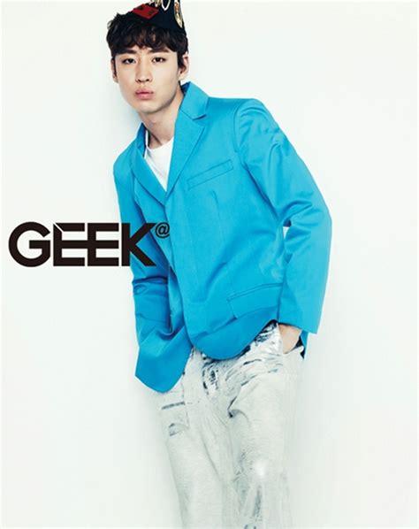 Lee Je Hoon poses for GEEK magazine