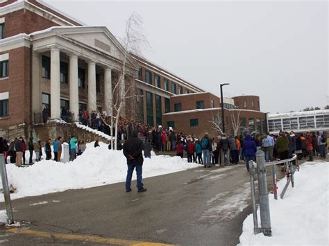 Concord High School Holds Memorial Service For Parkland Victims ...