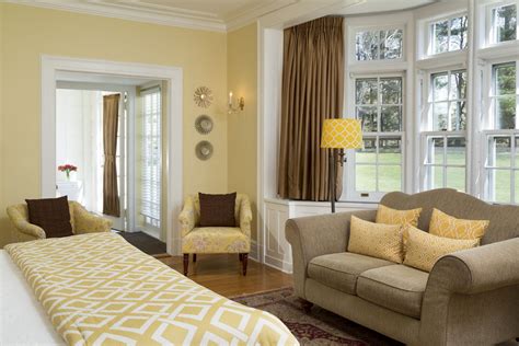 6 Yellow Bedroom Photos and Ideas