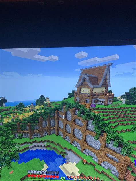 My world was looking a little stale, so I decided to put up a retaining wall : Minecraft