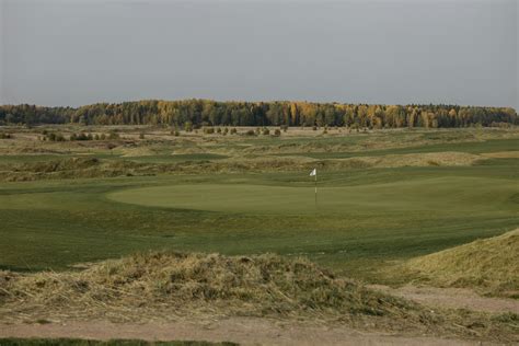 Flag on Golf Course · Free Stock Photo