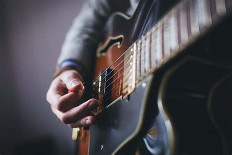 Guide to Basic Guitar Chords (with Pictures of Hands) - JamAddict