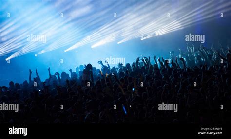 Cheering crowd at a concert Stock Photo - Alamy