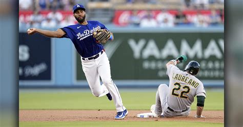 Freeman leads Dodgers to 3-game sweep of A's - CBS San Francisco