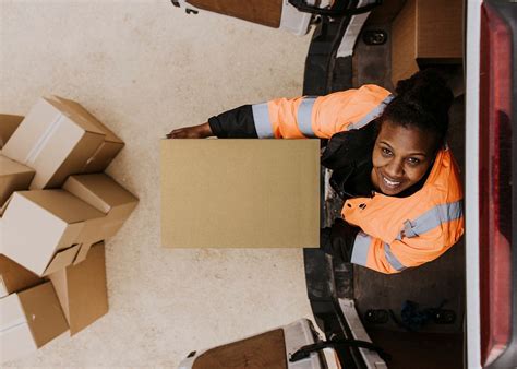 Woman loading boxes truck, moving | Premium Photo - rawpixel