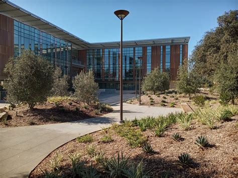 A Walking Tour of Caltech – Transiting Los Angeles