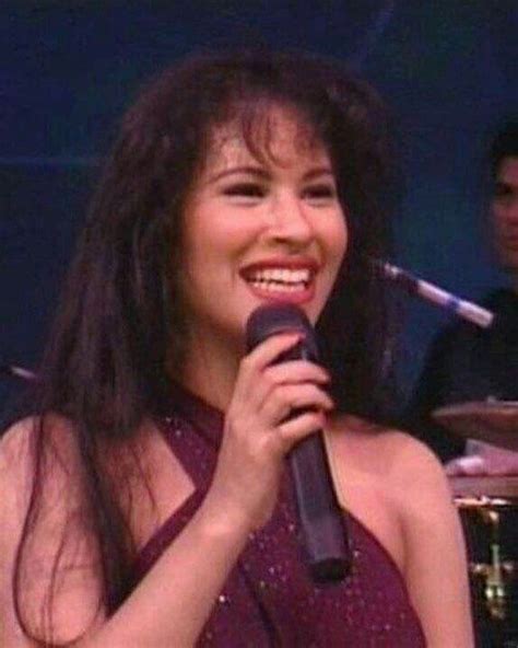 SelenaQuintanillafanaccount ️ on Instagram: “Her smile omg 😍 #selenaquintanilla #explorepage # ...