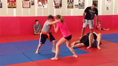 Boy vs girl BJJ sparring - YouTube