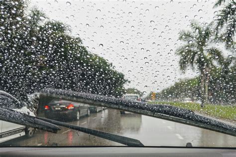 Tips for Tow Truck Driver Safety in the Rain