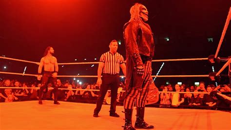 "The Fiend“ Bray Wyatt makes entrance in Germany - YouTube